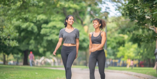 只要10秒鐘就能更健康！研究證實：「微步行」也能甩開久坐風險